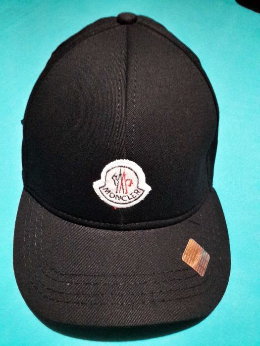 Бейзболни шапки        .