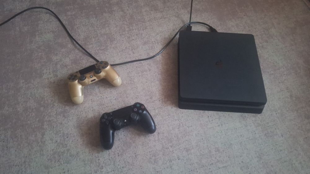 Продам Плестейшн 4 слим