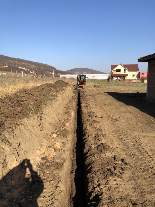 Miniexcavator de inchiriat