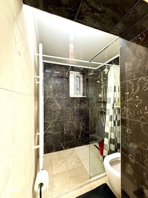 Apartament 40 mp mobilat, utilat zona Unicarm Bulevard 250 Euro/lună