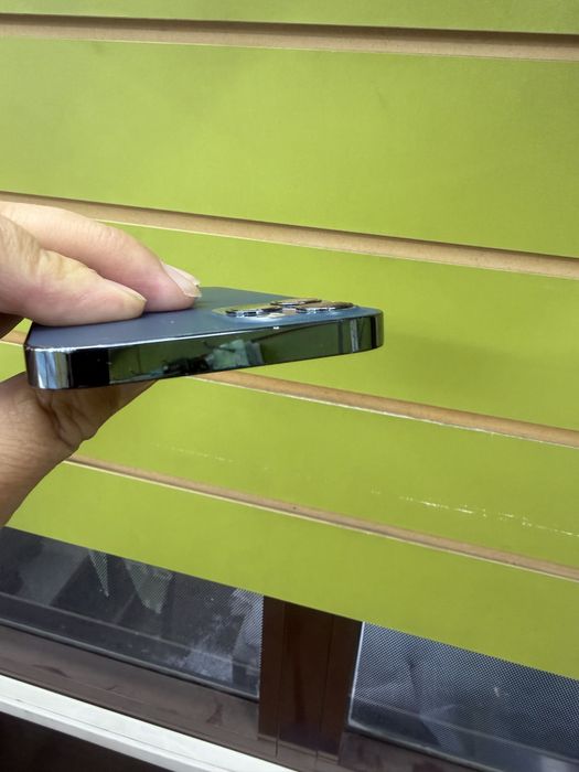 Продам айфон 12 про. Память 256.