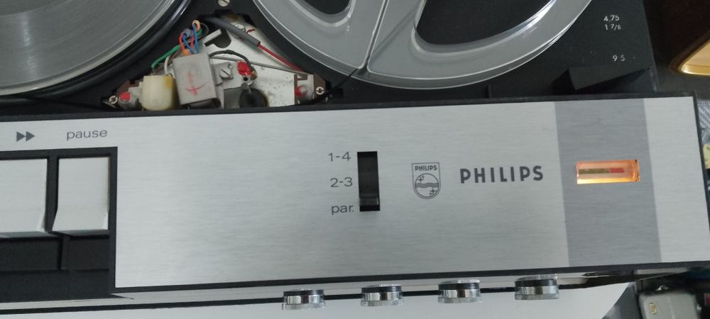 Lampi, sunet cald! Magnetofon Philips