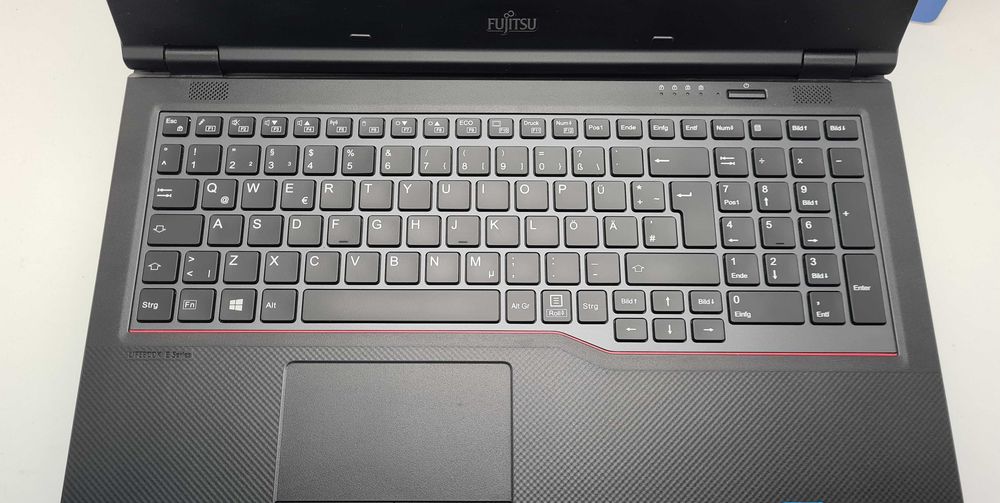 Fujitsu Lifebook E458  i5 7200U/8GB/256SSD/FHD