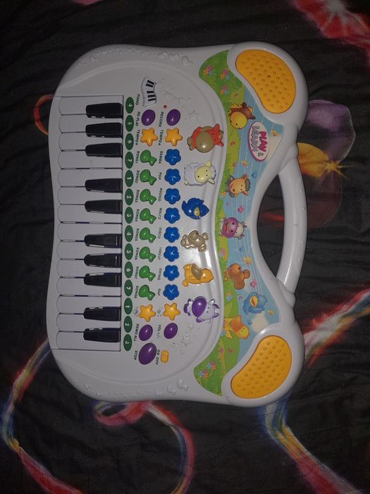 Jucarie cu clape muzicale