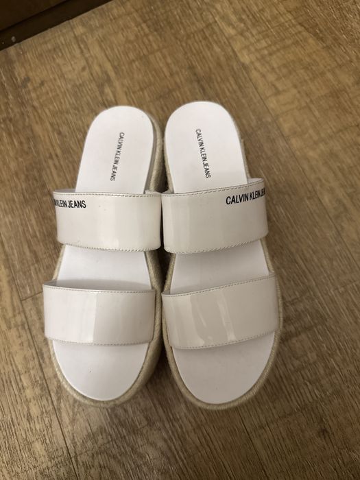 Продам белые сандали Calvin Klein Jeans Frances