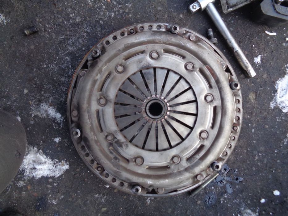 Vand Volanta Placa Disc Peugeot,CITROEN, 307,  407, C4,1.6 HDI din 2006 se afla in stare foarte buna