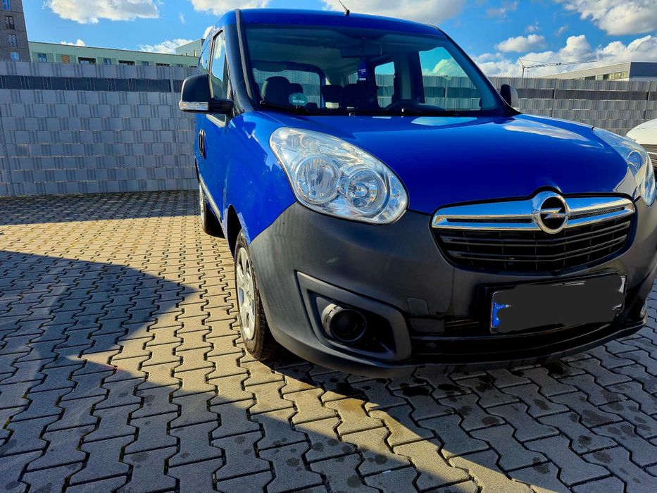 Продавам Opel Combo Euro 6