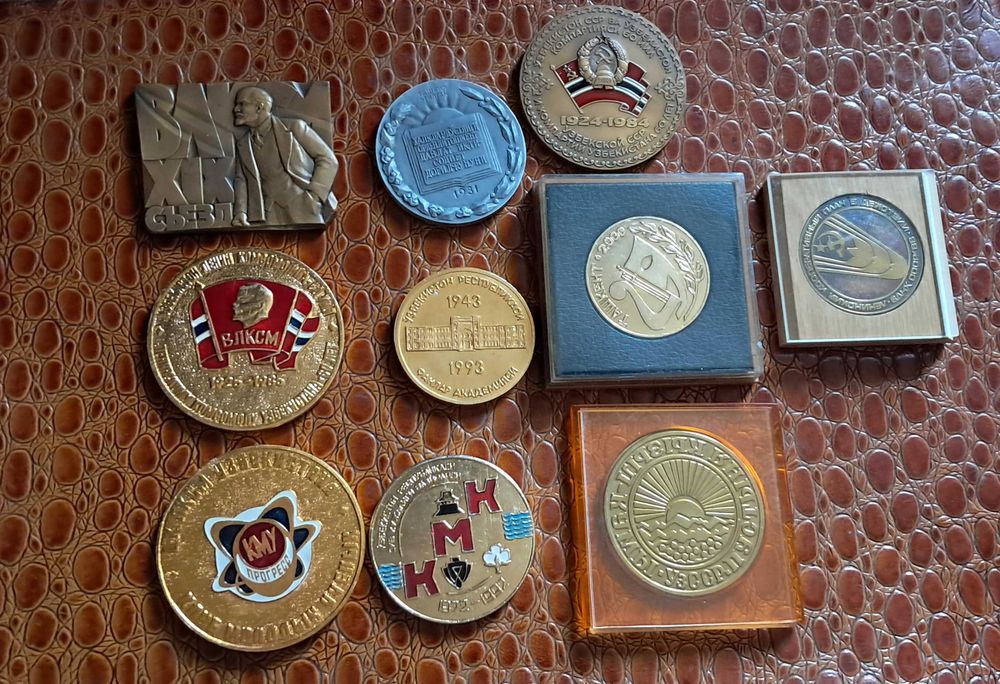 Юбилейная медали Узбекистана и СССР различной тематики