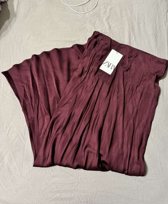 Юбка Zara с этикеткой