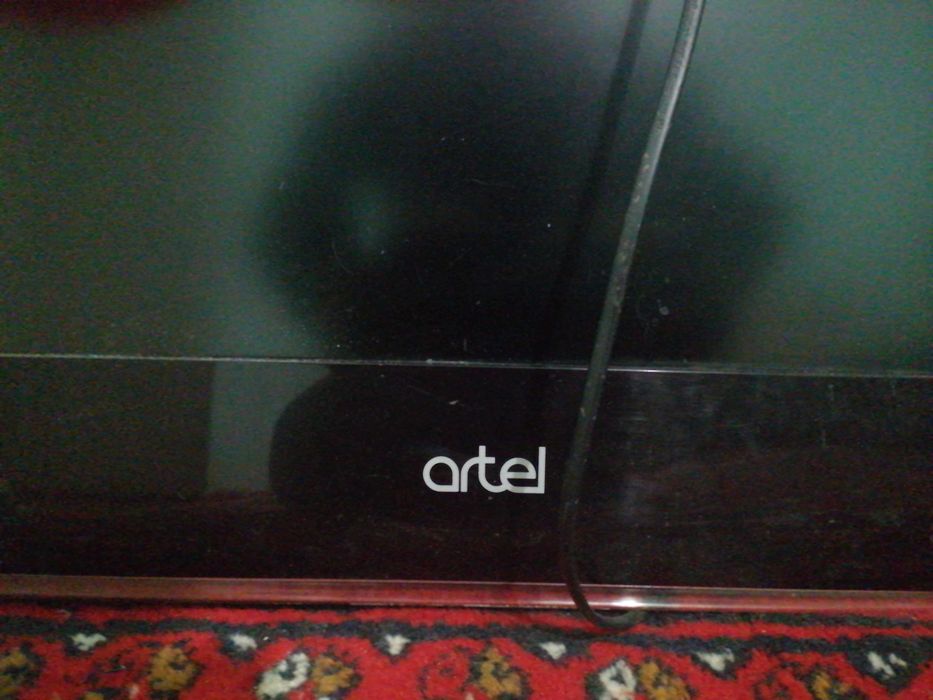 Artel TV 32 lik sotiladi. Smart TV mas