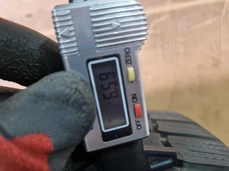 2 Bridgestone R17 225/65
зимни гуми 
DOT3322