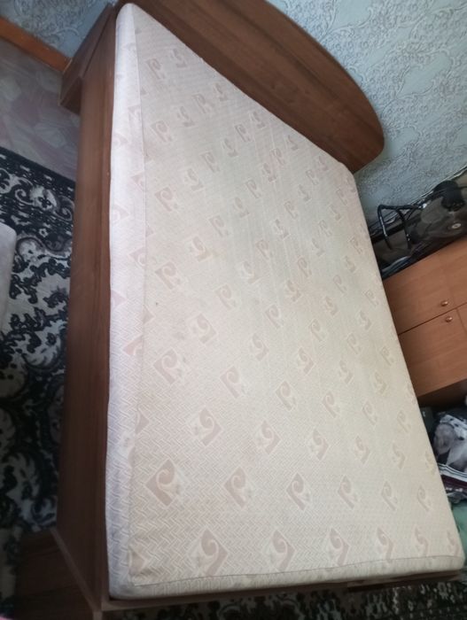 Продам 2-х спальную кровать.