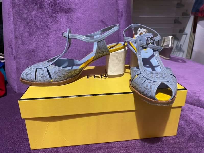 Босоножки Fendi