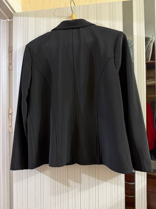 Пиджак весенний Новый чёрного цвета Размер 50 Торг уместен