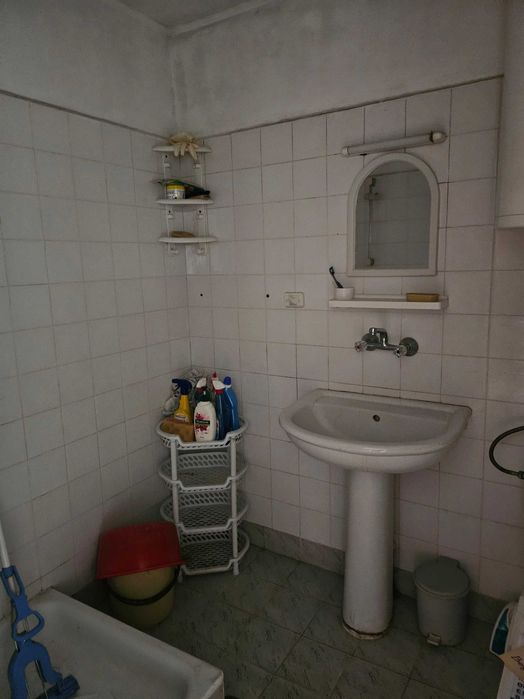 Просторен тристаен, тухлен до Зимно кино Тракия