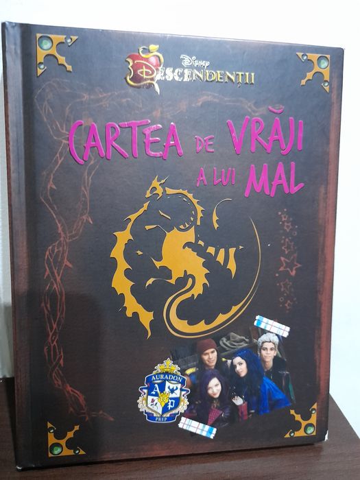 Set 3 cărți pentru primele lecturi ale micuțelor domnișoare.