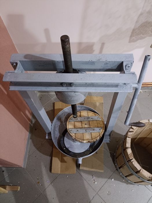 Presa teasc pentru struguri