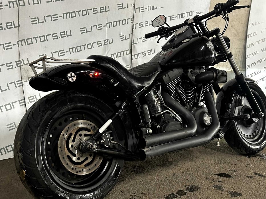 Bobber Harley Davidson Softail FatBoy - Stage 1 - sunet de vis