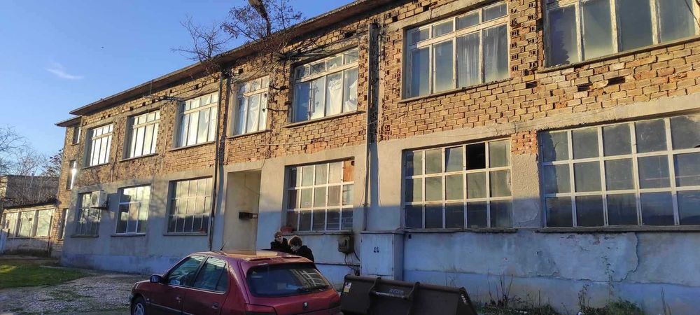 Продава се Промишлена сграда в Чирпан - 5000 кв.м за 100 €/кв.м - Снимка #6