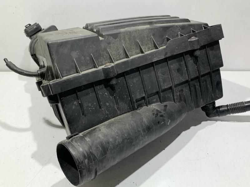 Carcasa filtru aer Volkswagen Passat B7 1.6 tdi CAY 3C0129601CA