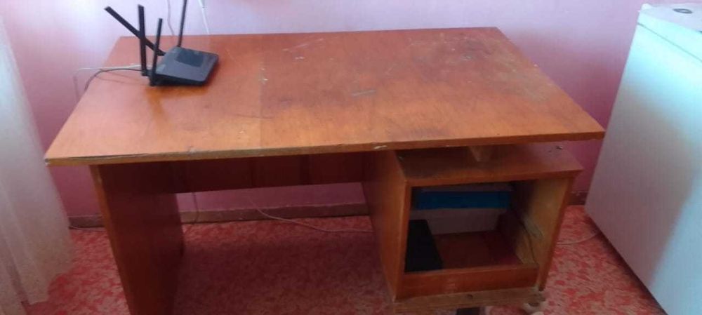 Рабочий телевизор и СТОЛ, ТУМБА