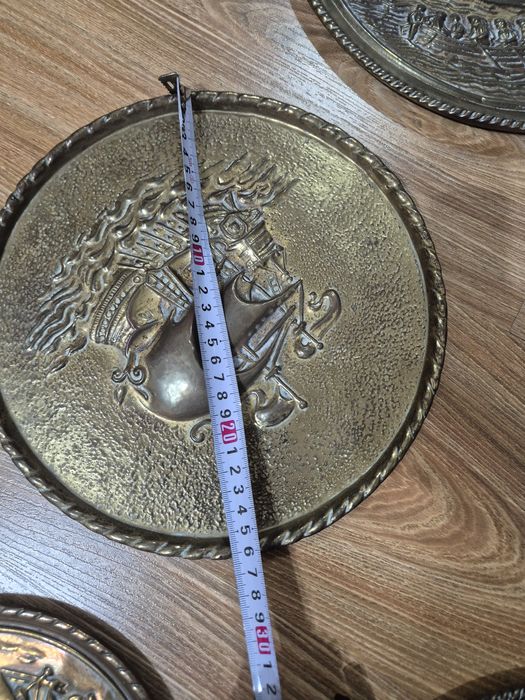 винтидж месингови релефни стенна чинии "Jenny Jones".