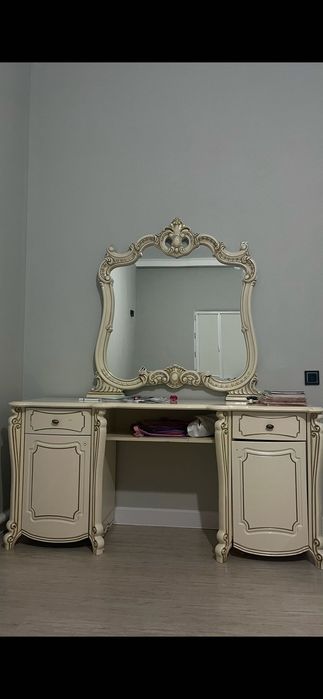 Спальный шкаф и камод