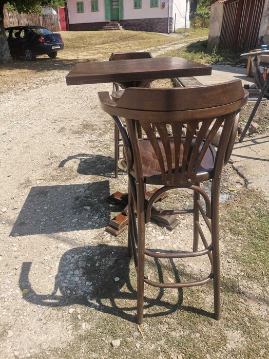 Masă de cafea cu doua scaune