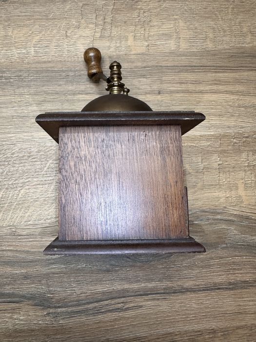 Vand rasnita de cafea/nuci veche din lemn (rasnita,cafea,boabe,vintage