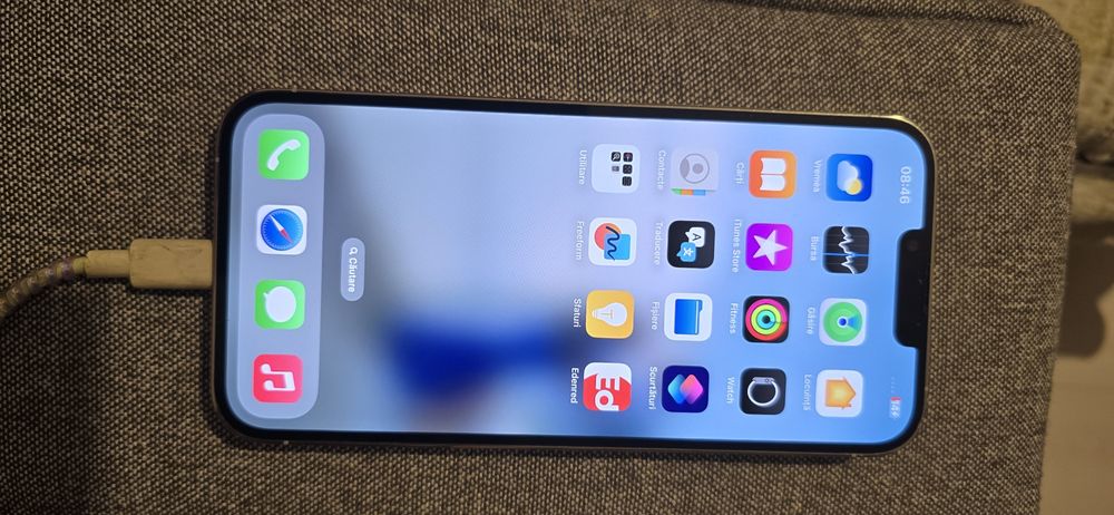 Vând iphone 13 pro max spart spate