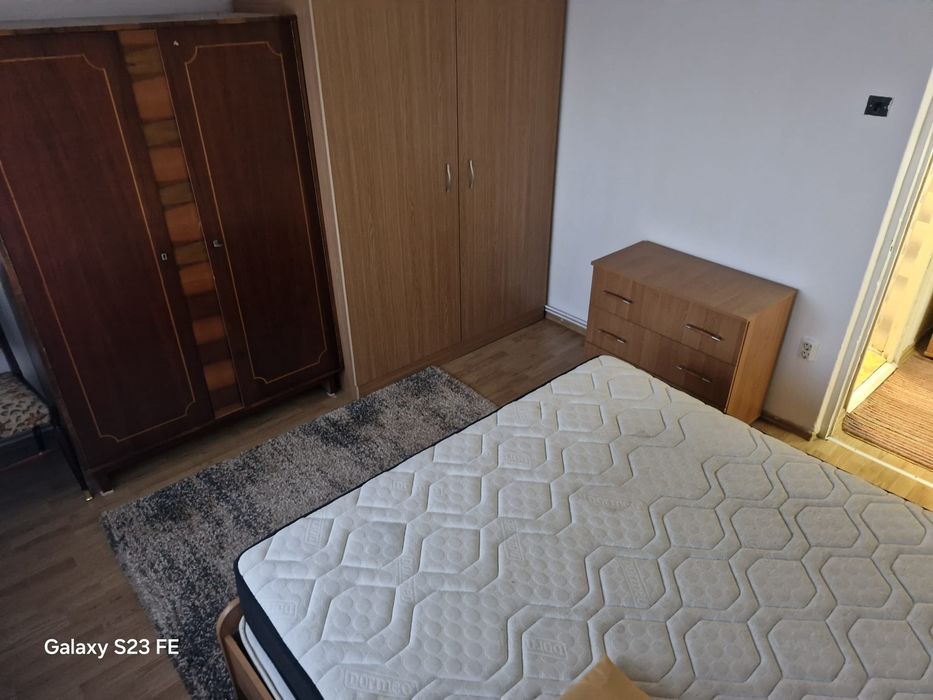 Închiriez apartament