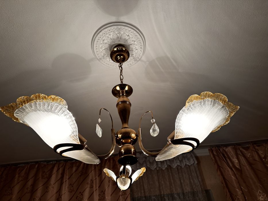 Продам люстру срочно