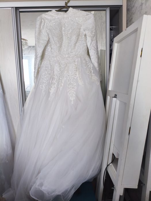 Продам платья свадебные