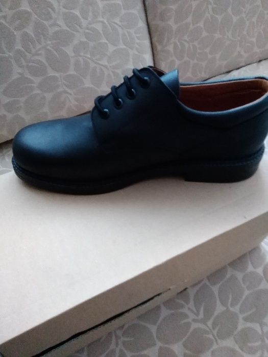 Нови обувки 44 номер само летни перфорирани, за есента 45 номер
