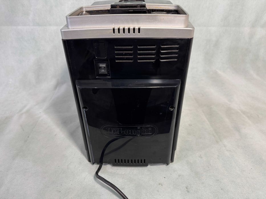 Кафемашина -  Delonghi Magnifica S / 1450W / 15 bar