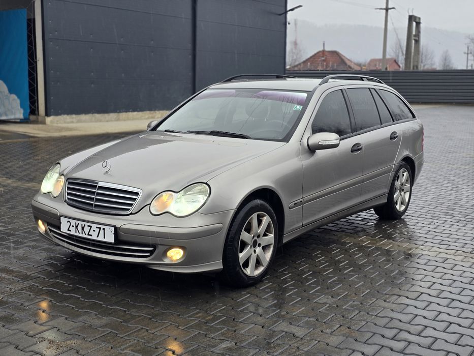 Vând Mercedes-Benz C class