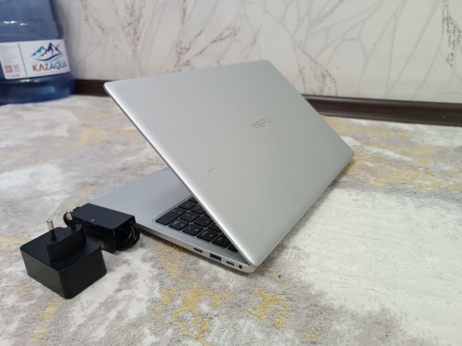 Ноутбук Yepo SSD Windows 10.