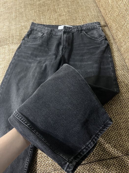 черные джинсы Bershka