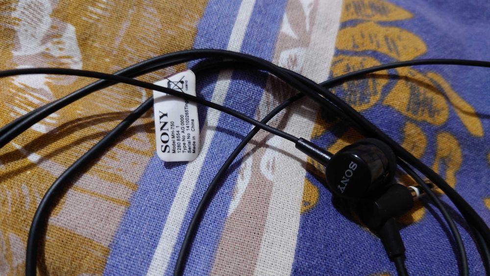 Слушалки с кабел Sony MH-750 (нови)