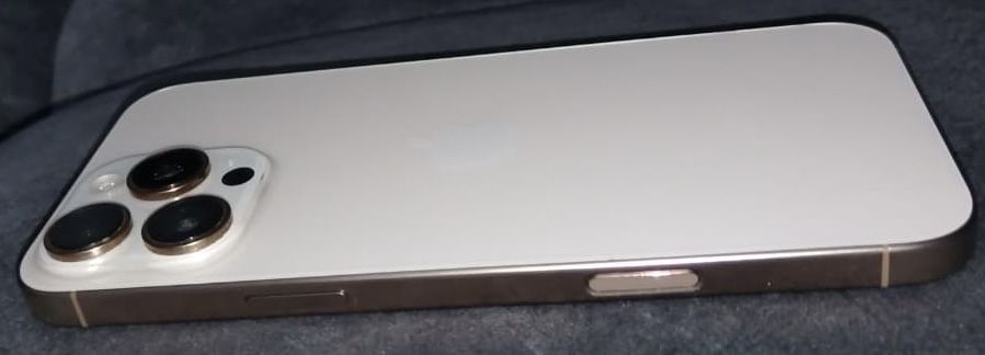 Смартфон Apple iPhone 16 Pro Max 512Gb золотистый