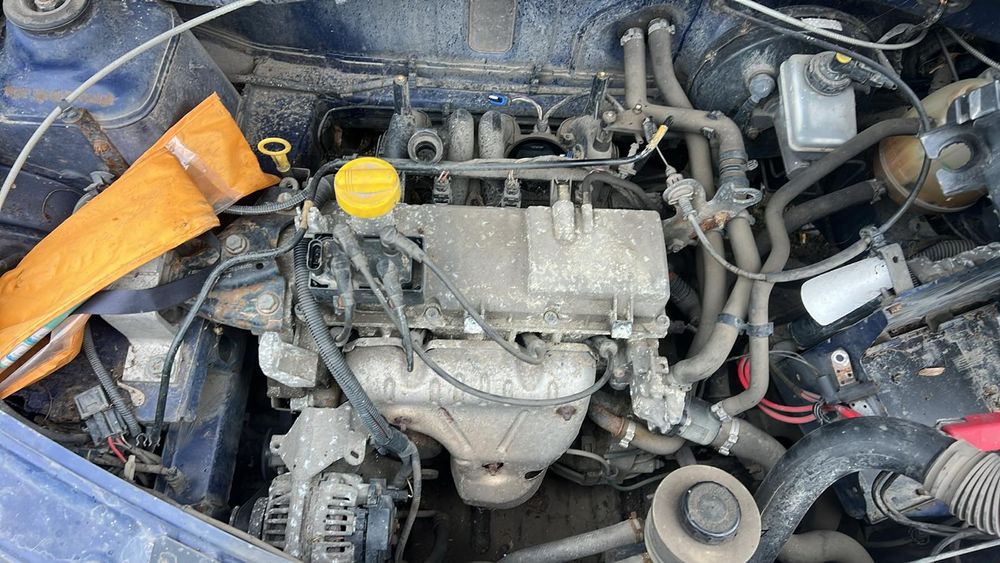 Двигател и ск. кутия Дачия Логан Сандеро Лоджи 1.6, 8 V,