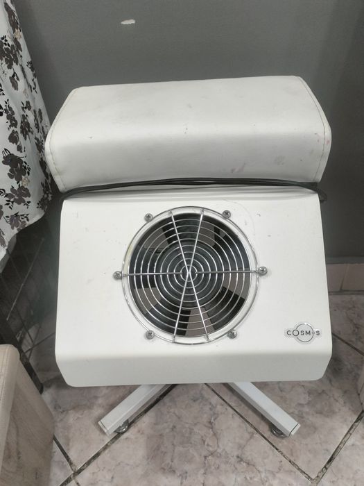 Продам педикюрный подставку с пылесосом