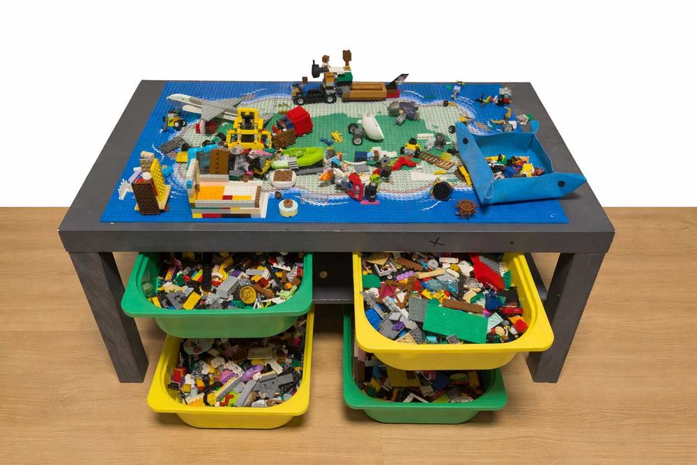 LEGO маса с 4 кутии за съхранение