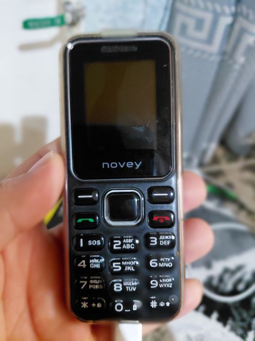 Novey knopkali telefon
