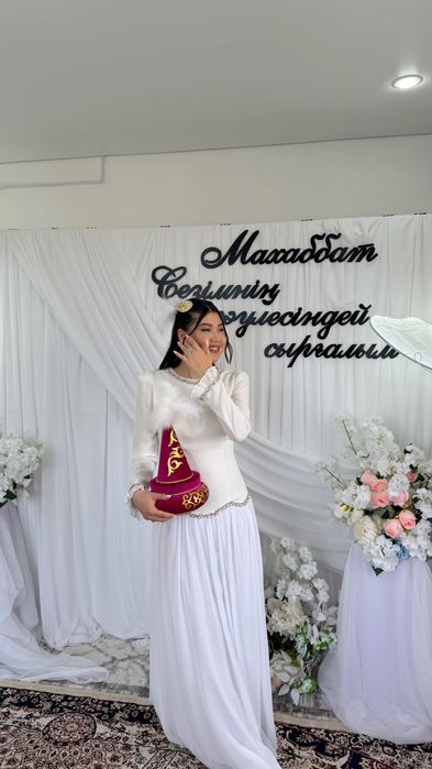 Белое нарядное платье в пол