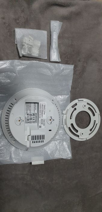 Acces Point interior FortiAP-221E, 1 an 24x7 FortiCare