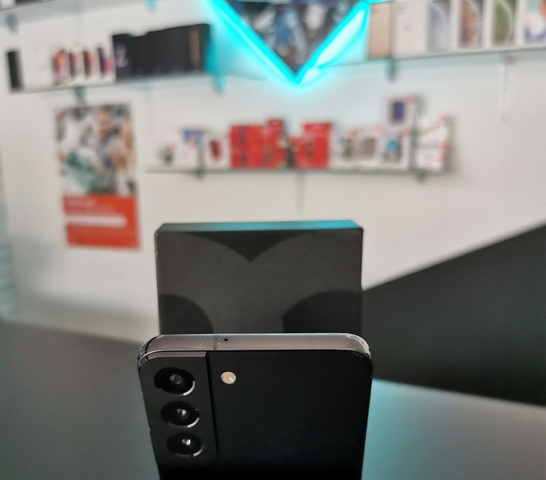 Samsung S22 / Black / 256 GB / NOU / DeluxGSM