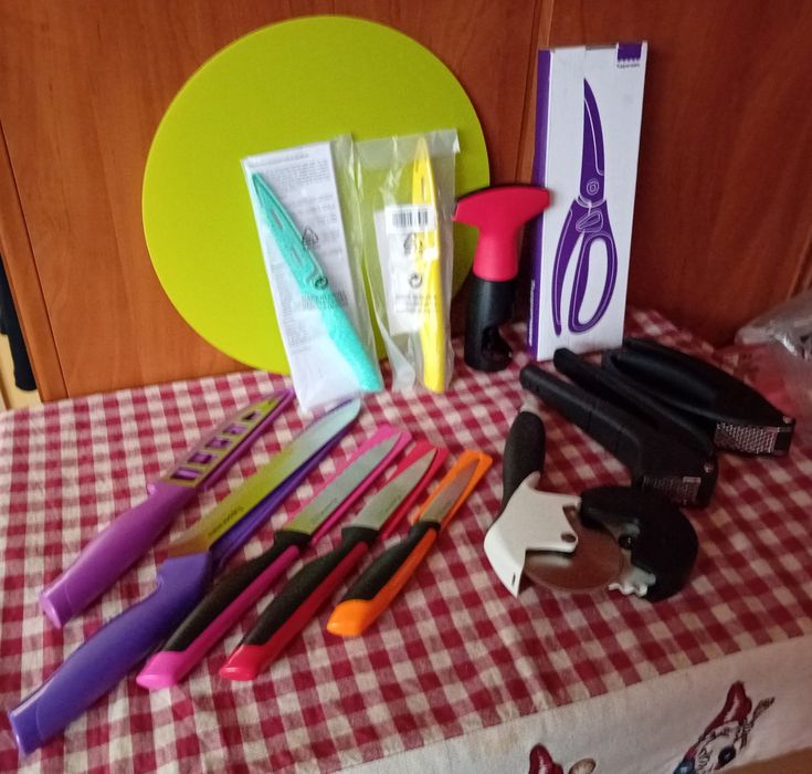 Прибори и др.Tupperware разпродачжба