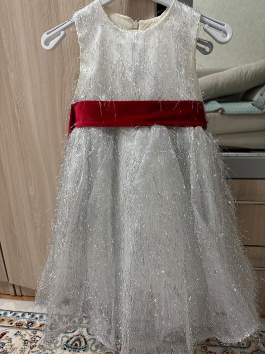 Продам платье на 5-7 лет