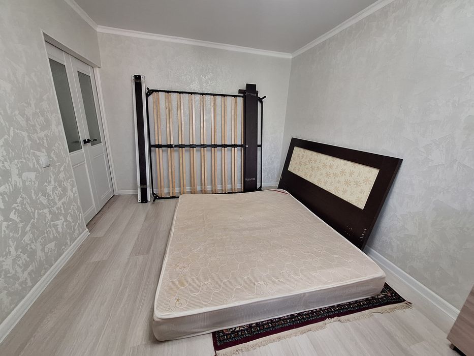продаю кровать (200х220)